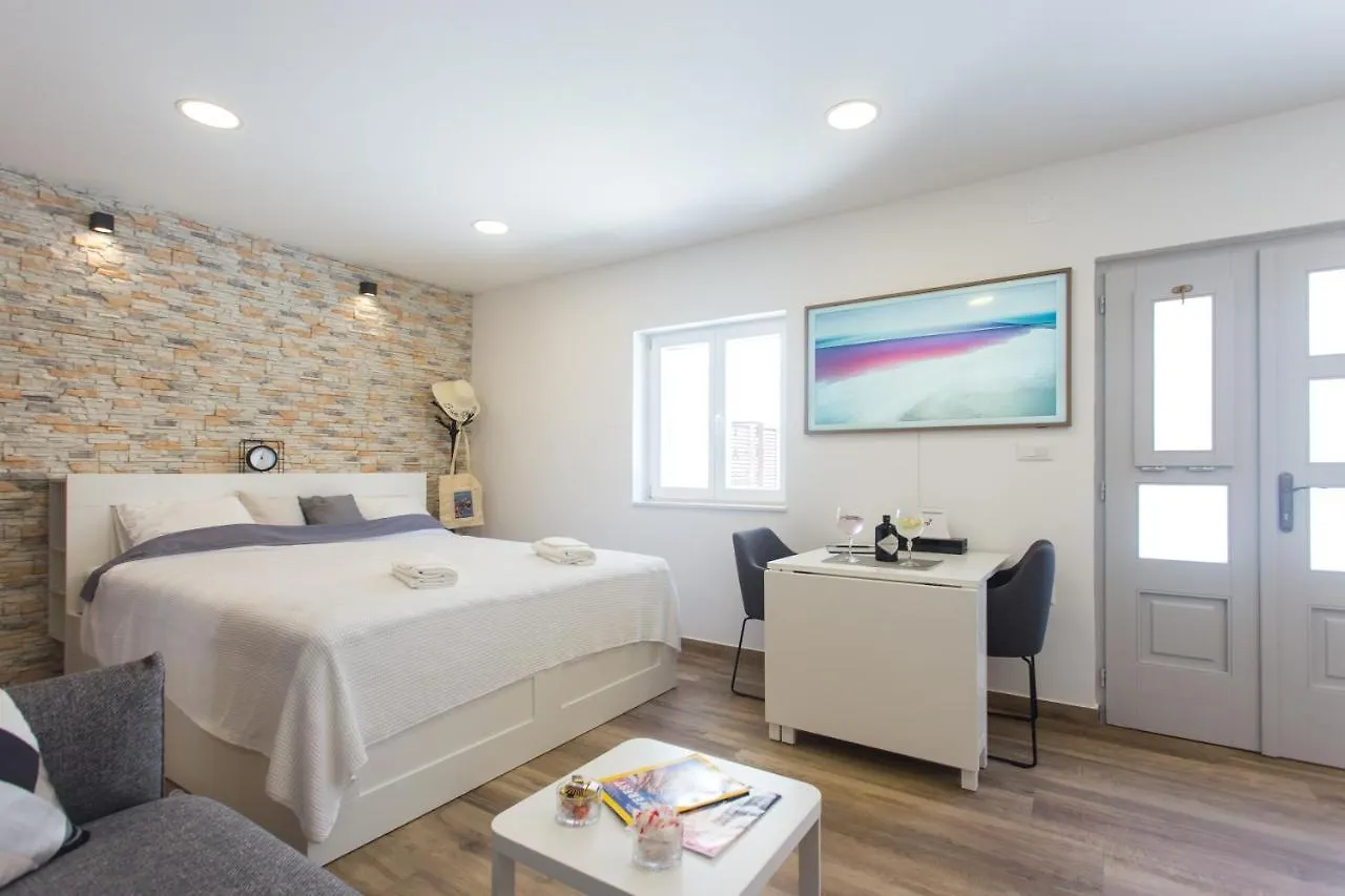 Apartment Studio Nomadic Kastela