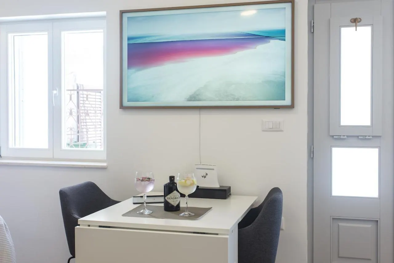Studio Nomadic Kastela 0*,