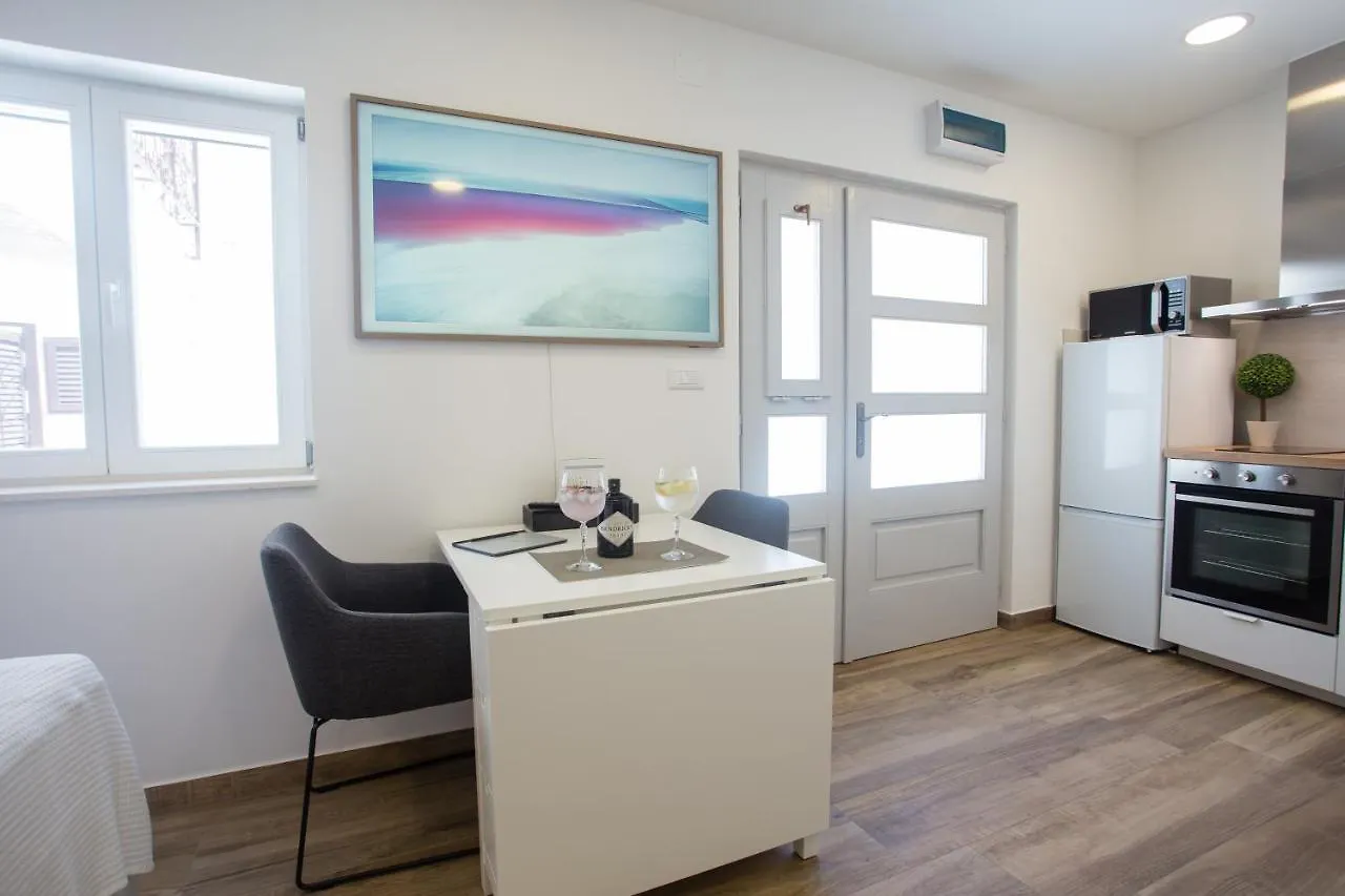Apartment Studio Nomadic Kastela